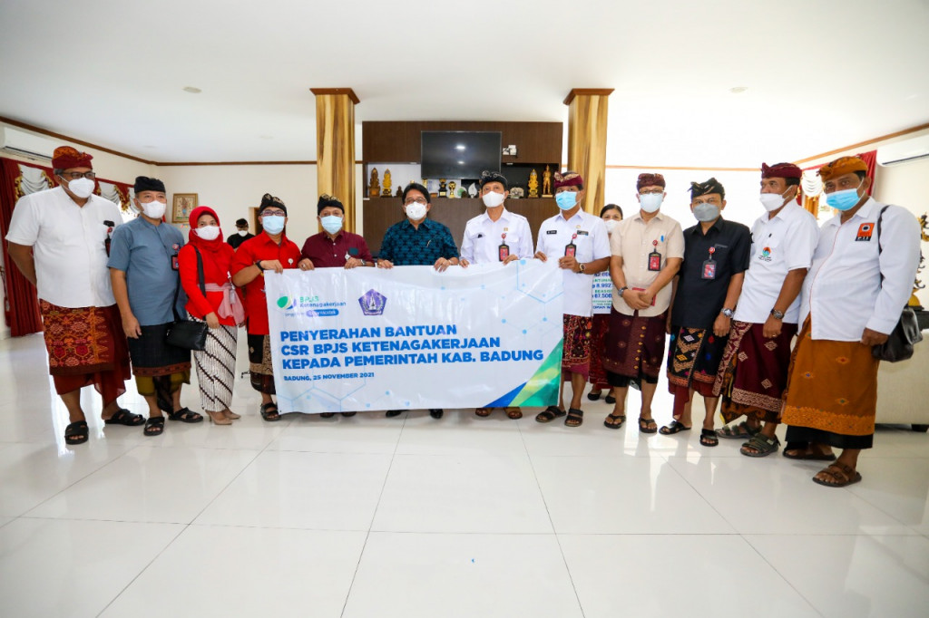 BPJS Ketenagakerjaan Serahkan Bantuan 500 Paket Beras, Di Badung Harus Ada One Card For All